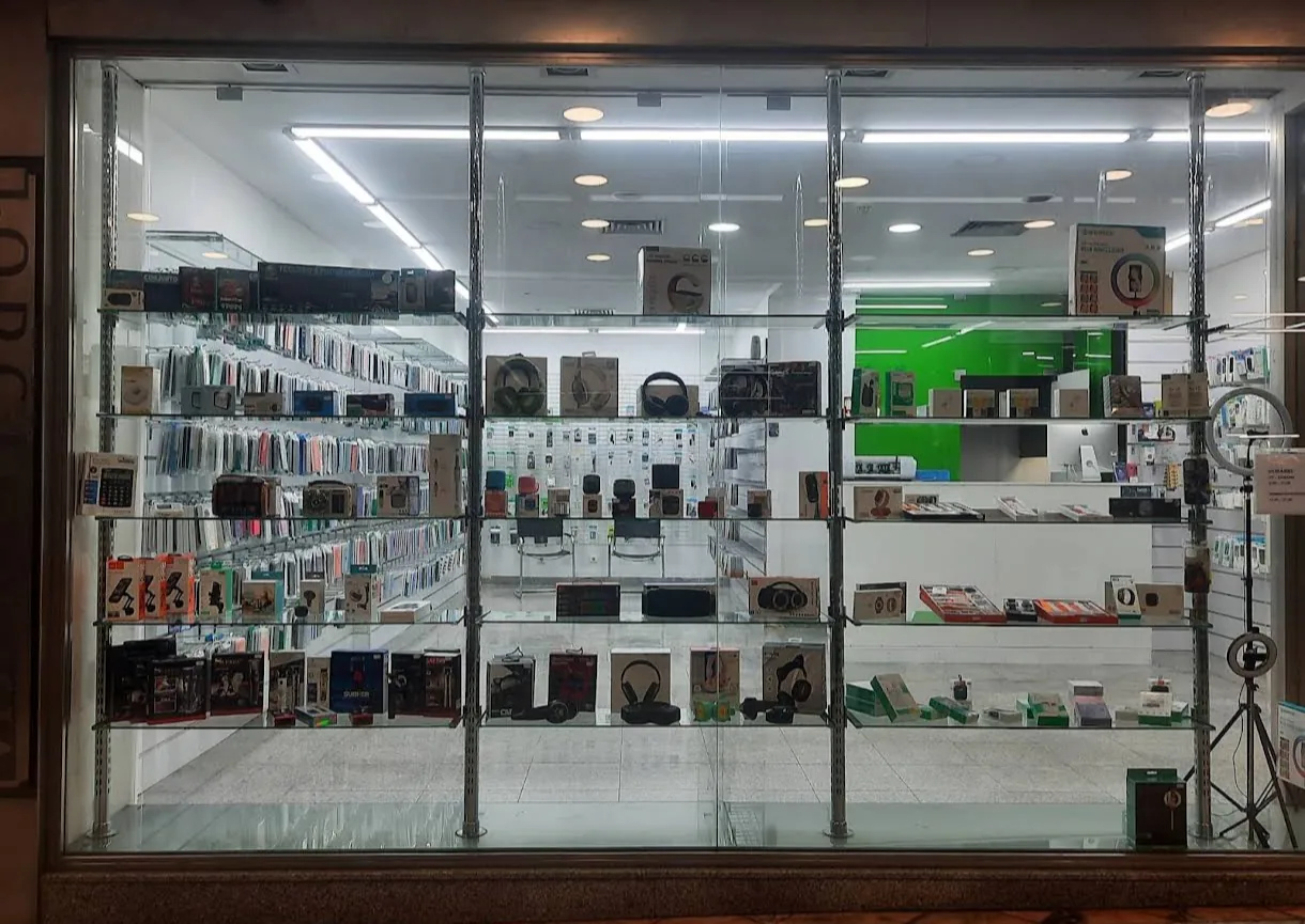 Montra Phone Care+ — Phone Care+ Braga
